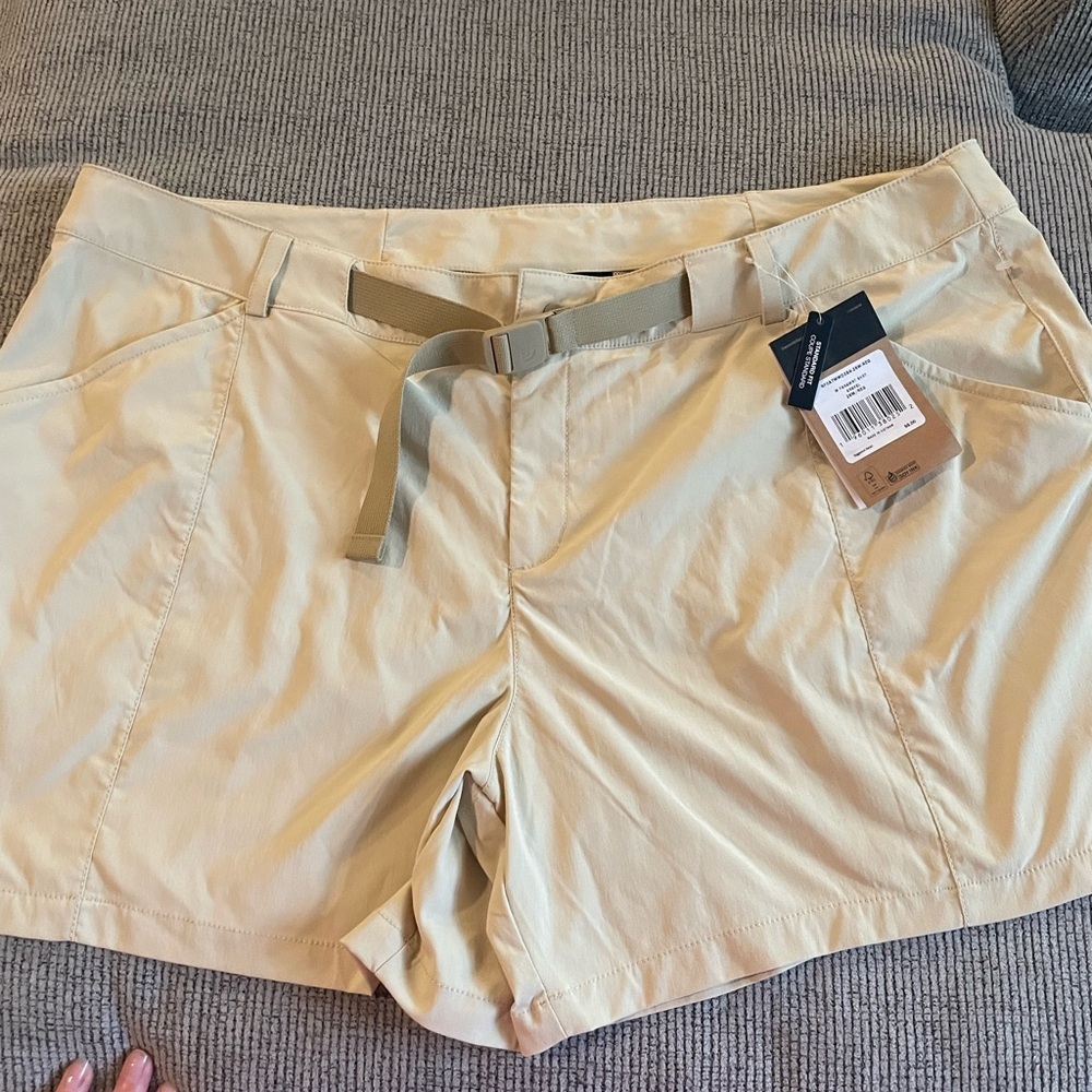 North Face women’s shorts plus size khaki NWT